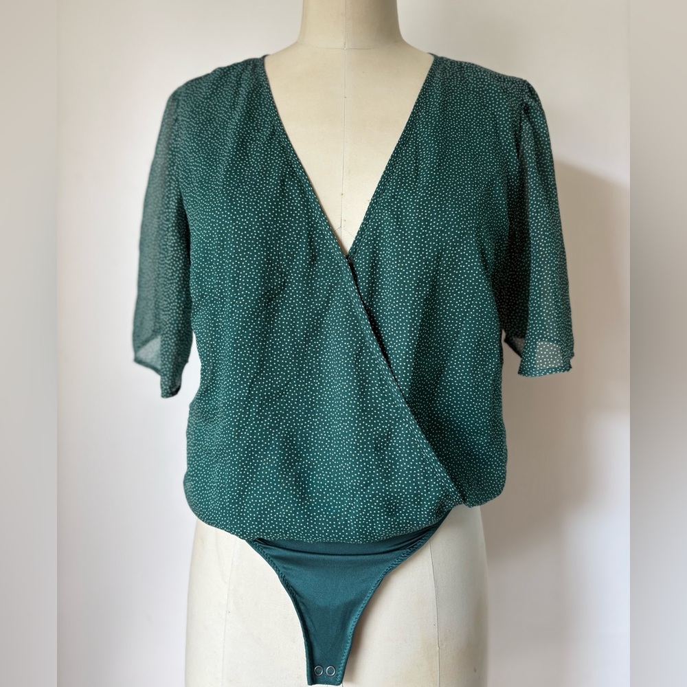 Abercrombie & Fitch Green with mini white dots Bodysuit size M